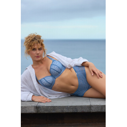 Modrá podprsenka vás uchvátí krajkou a perlovým podložením