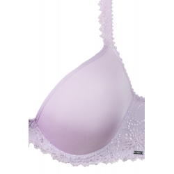 Světle fialová podprsenka vytvoří půvabný dekolt Světle fialová podprsenka vytvoří půvabný dekolt