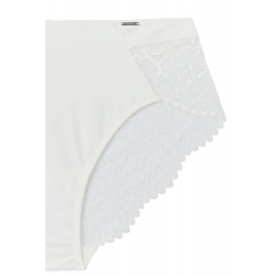 Vyšší dámské kalhotky plně zakryjí zadeček a boky