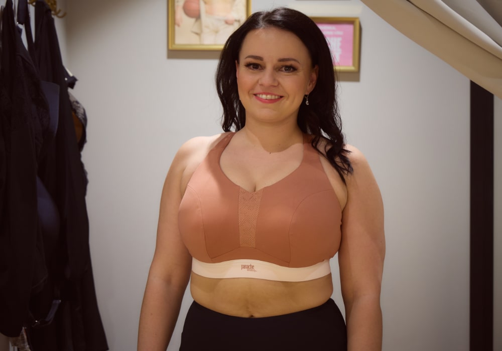Jana ve sportovní podprsence Panache