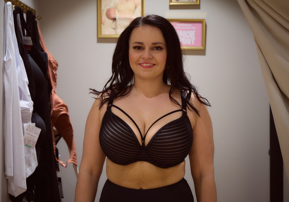 Jana v podprsence Top-Fit se šráky